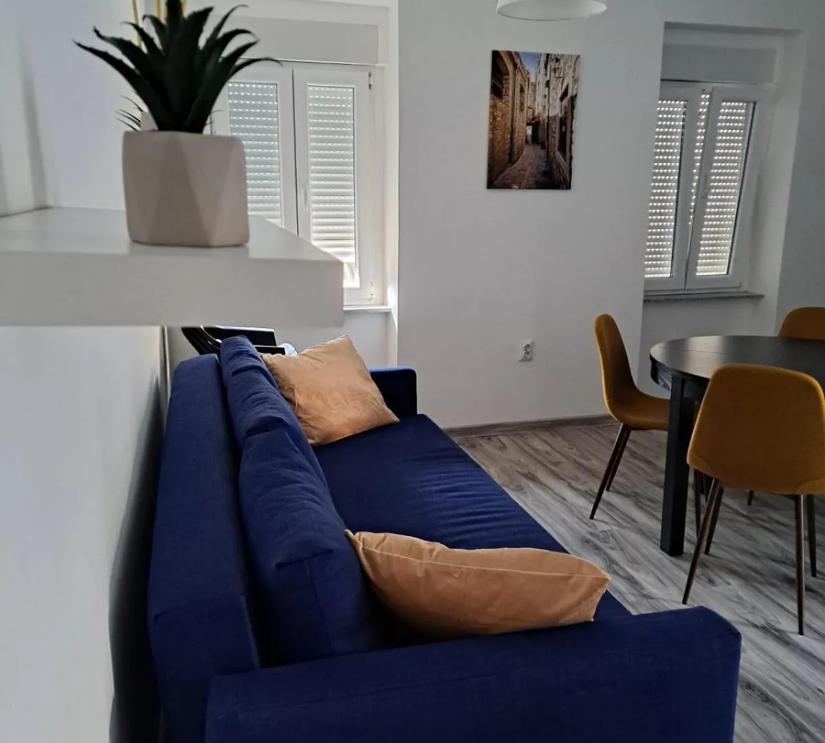 Yellow Apartment Pula Croatie