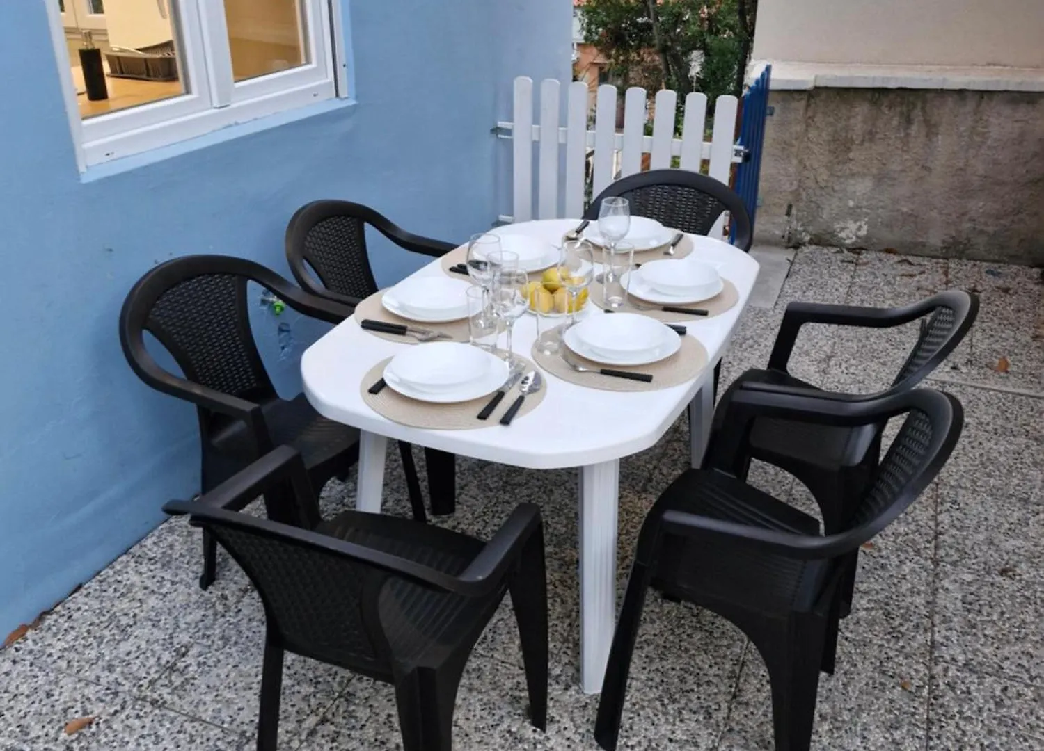Yellow Apartment Pula